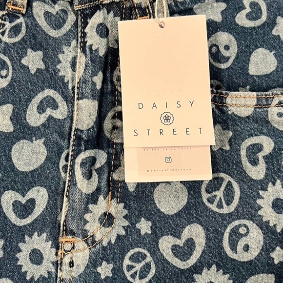 Daisy Street High Rise Mom Jeans - Picture 5 of 9